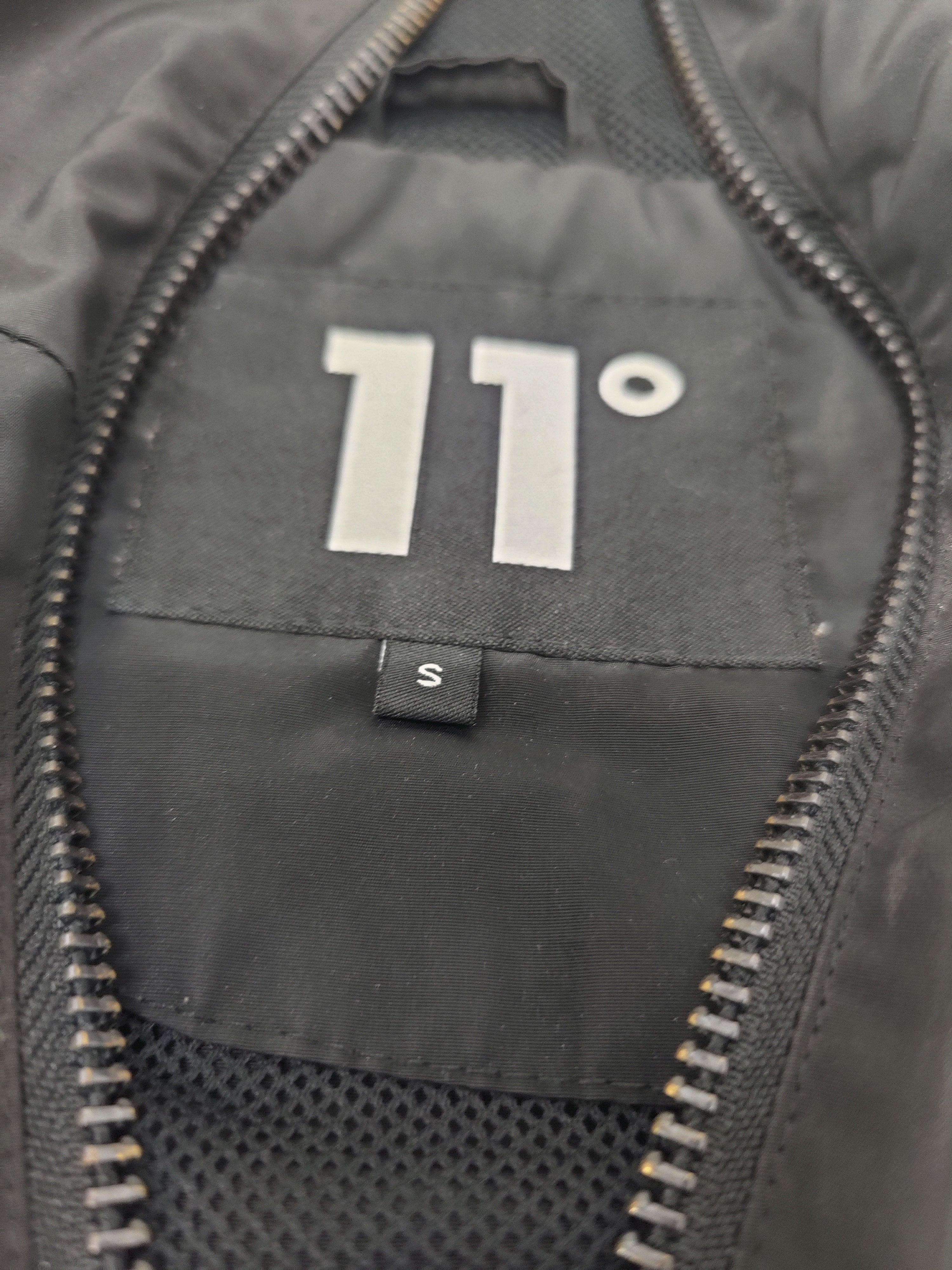 11 degrees hurricane jacket best sale