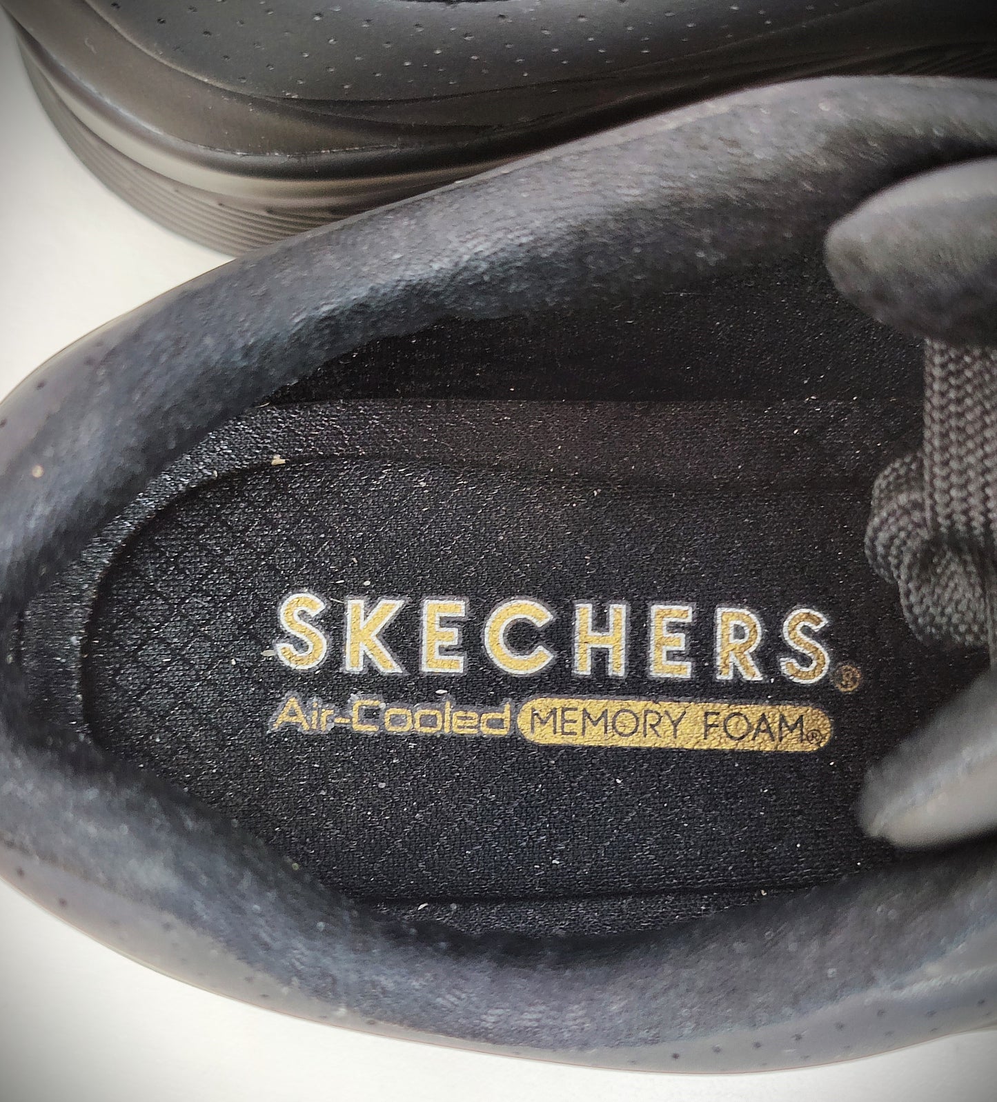 Skechers Street "Los Angeles" Air Cooled Runners- Black