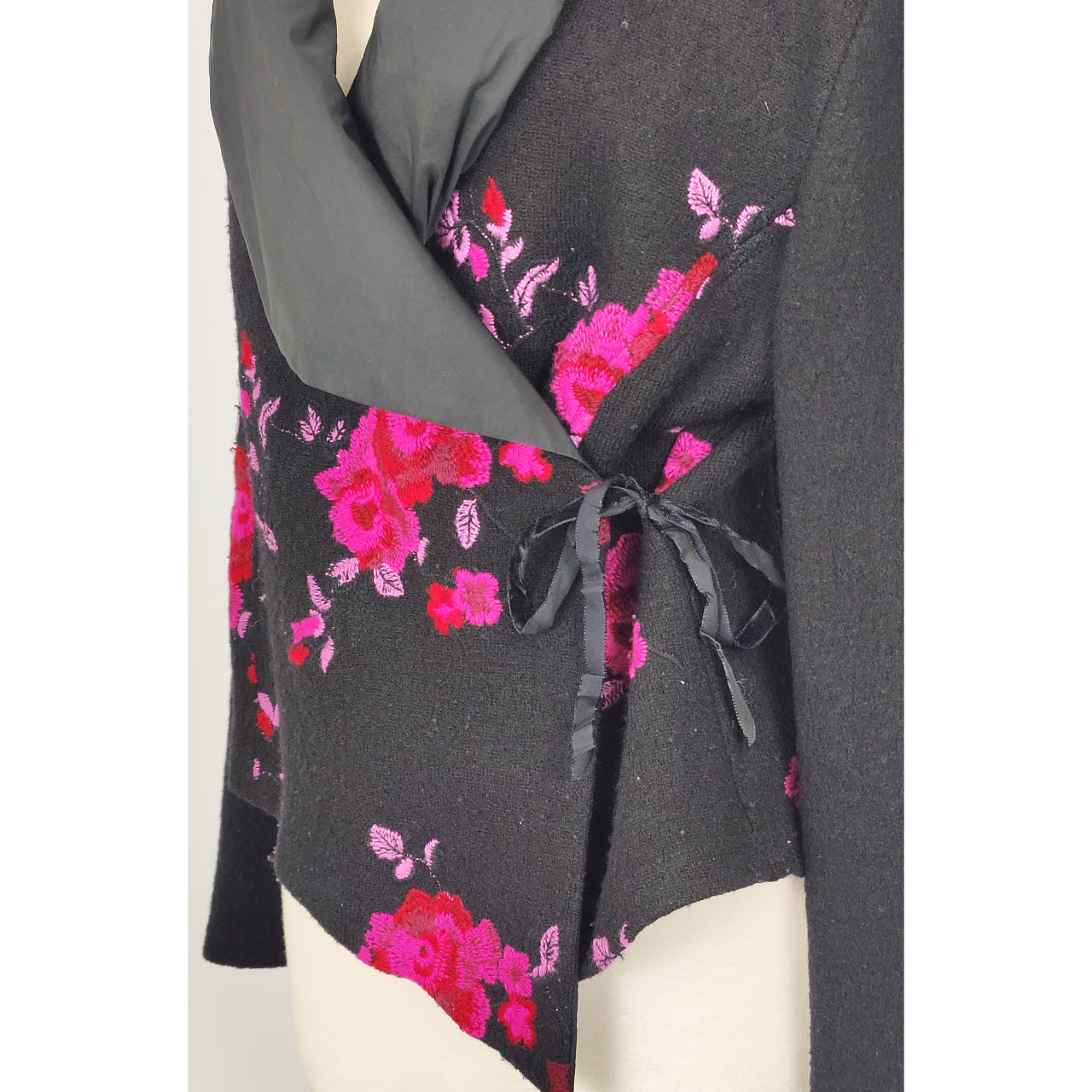 Verse Wrap Top Jacket - Black/Pink